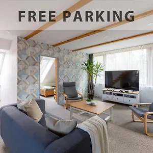 Vousata Dama - Ps3 - Parking Free Prága